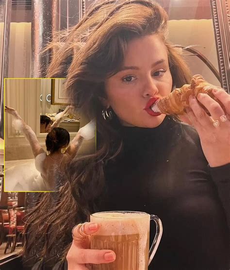 naked selena gomez|Selena Gomez Strips Down for Bathtub Photo During Paris Getaway